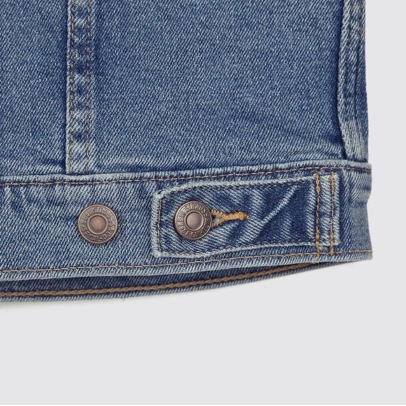 NWT Levi's Original Trucker Jacket in Medium Wash - Picture 13 of 13